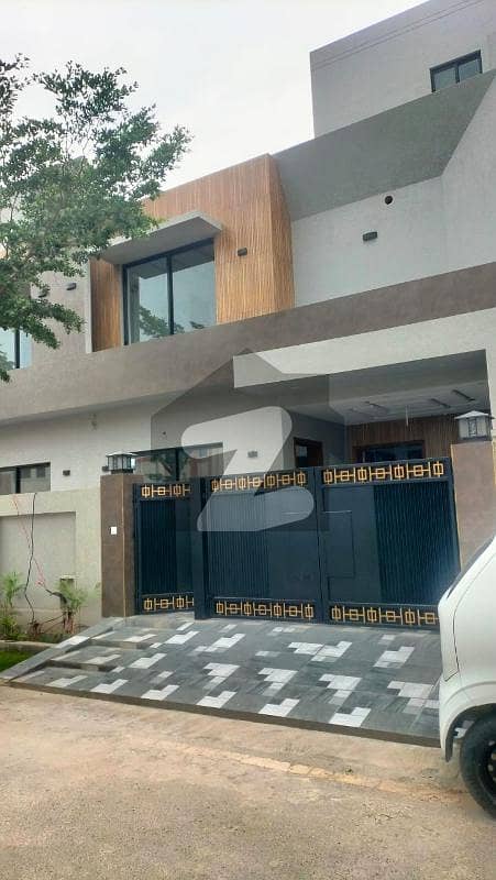 لیک سٹی رائیونڈ روڈ,لاہور میں 5 کمروں کا 7 مرلہ مکان 3.65 کروڑ میں برائے فروخت۔