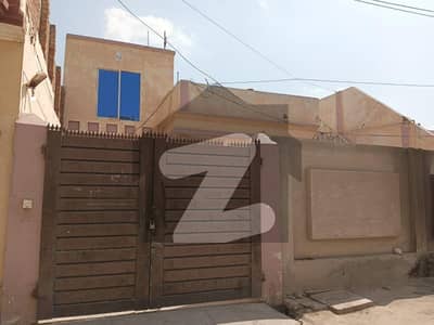 خان ویلیج ملتان میں 3 کمروں کا 7 مرلہ مکان 35.0 ہزار میں کرایہ پر دستیاب ہے۔