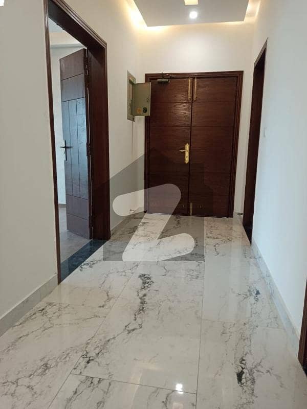 10 MARLA 3 BED BRAND NEW APARTMENT AVAILABLE FOR RENT