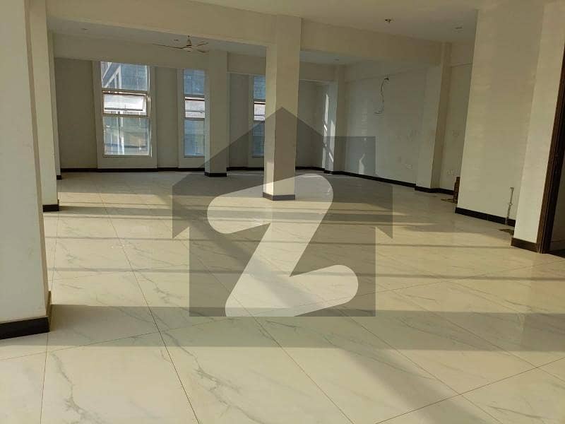 1000 sqft office Available on Rent at Tariq road.