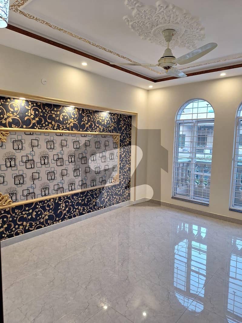 واپڈا ٹاؤن فیز 1 واپڈا ٹاؤن,لاہور میں 5 کمروں کا 10 مرلہ مکان 4.75 کروڑ میں برائے فروخت۔