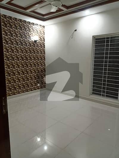 ڈی ایچ اے فیز 2 ڈیفنس (ڈی ایچ اے),لاہور میں 3 کمروں کا 5 مرلہ مکان 2.65 کروڑ میں برائے فروخت۔