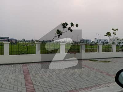 Ideal Location 1 Kanal Pair Plot Near Park For Sale U-Block Direct Owner Meeting