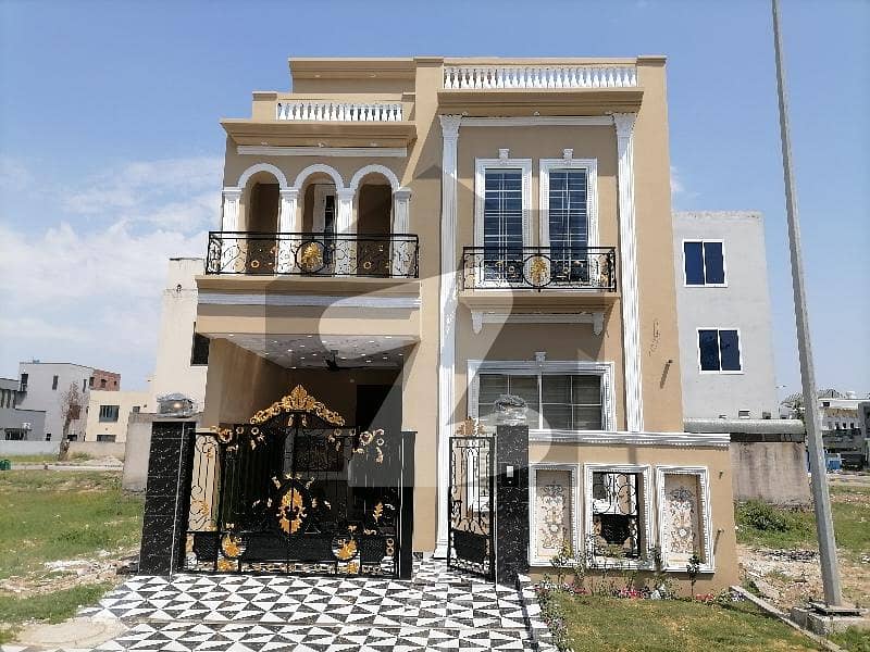 Spacious House Is Available For sale In Ideal Location Of Citi Housing Society