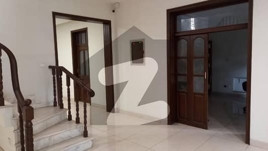 Model Town Block. M . 2 kanal house 6 Bad attach bath TV launch drawing room tile flooring vip Location for rant