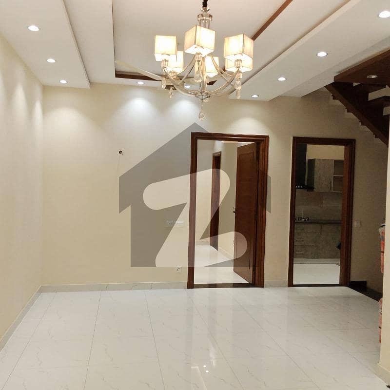 ڈی ایچ اے 9 ٹاؤن ڈیفنس (ڈی ایچ اے),لاہور میں 4 کمروں کا 5 مرلہ مکان 90.0 ہزار میں کرایہ پر دستیاب ہے۔