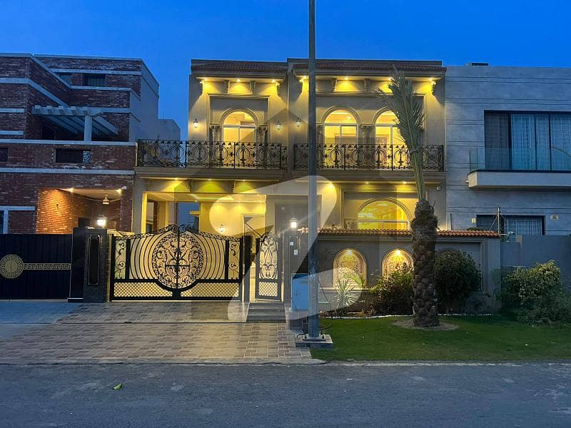 ڈی ایچ اے فیز 7 ڈیفنس (ڈی ایچ اے),لاہور میں 4 کمروں کا 10 مرلہ مکان 4.9 کروڑ میں برائے فروخت۔