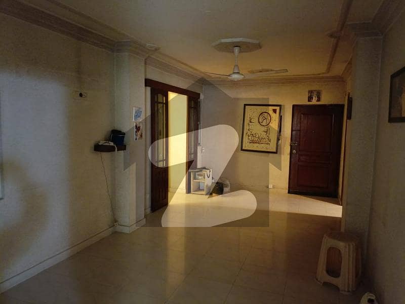 کلفٹن ۔ بلاک 9 کلفٹن,کراچی میں 3 کمروں کا 9 مرلہ فلیٹ 85.0 ہزار میں کرایہ پر دستیاب ہے۔