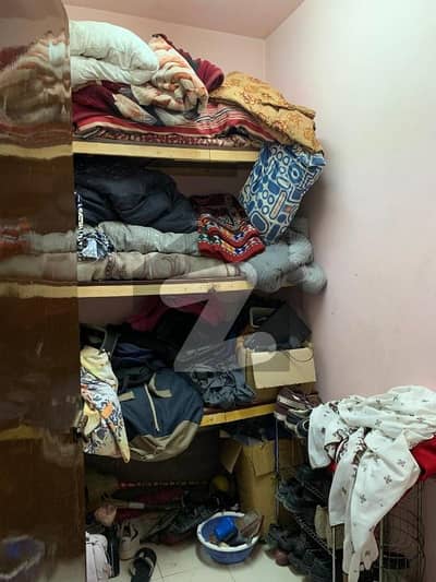 ٹھنڈی سڑک حیدر آباد میں 5 کمروں کا 9 مرلہ فلیٹ 65.0 لاکھ میں برائے فروخت۔