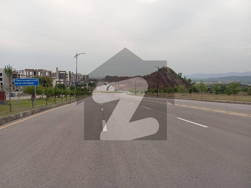 1 Kanal Corner Plot With 5.5
Marla Extraland, Sector M, Bahria Enclave