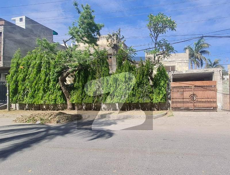 Old house plot for sale Samanabad