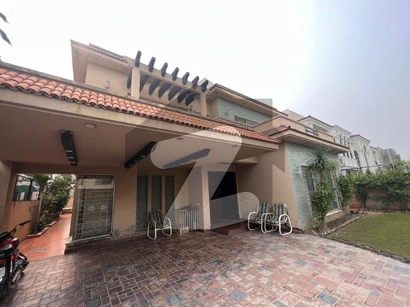 1 KANAL SLIGHTLY USE HOUSE FOR SALE IN PHASE 5 BLOCK E