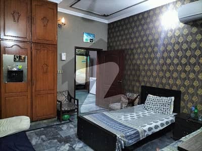 جوہر ٹاؤن لاہور میں 3 کمروں کا 5 مرلہ مکان 2.25 کروڑ میں برائے فروخت۔