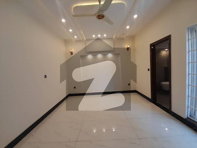 1 KANAL UPPER PORTION AVAILABLE FOR RENT IN LDA AVENUE-1