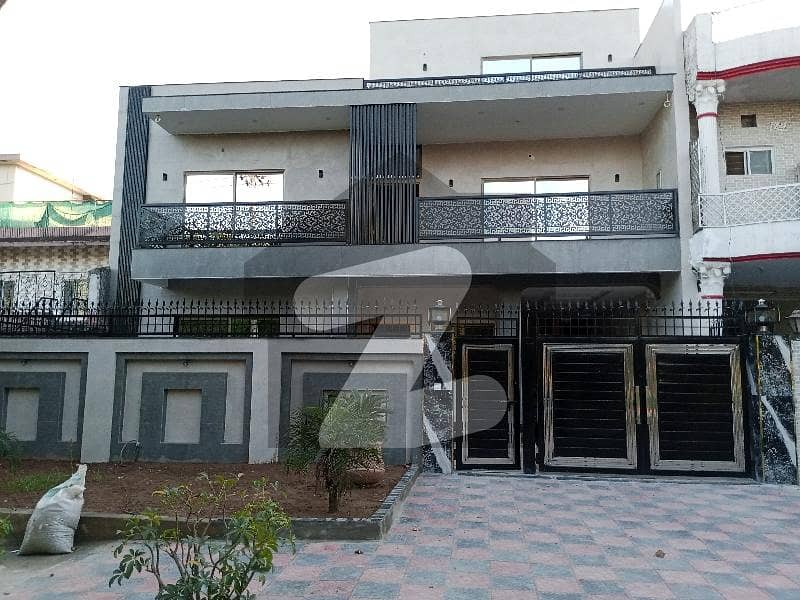 G,11/2- 40*80- GROUND PORTION FOR RENT 3 BED ATTACHED BATH DD MARBLE FLOOR BEST LOCATION NAYER TO PARK MOSQUE MARKET