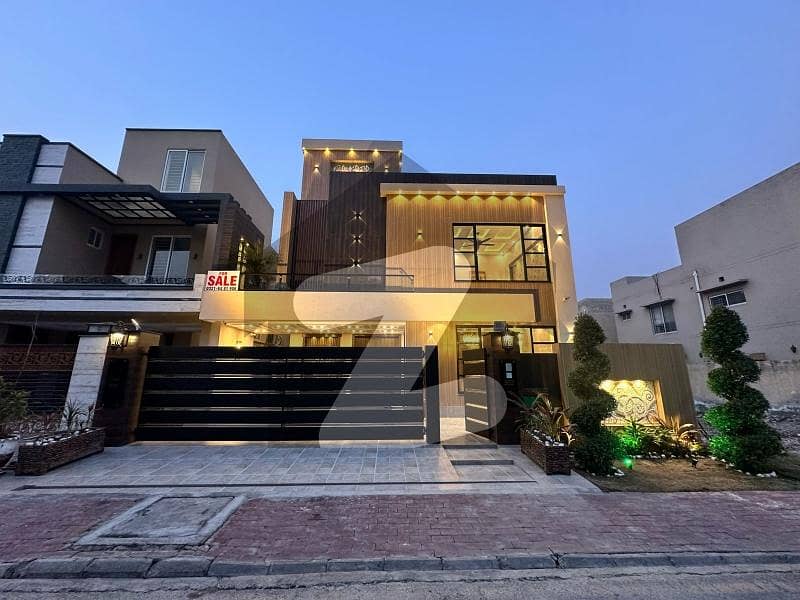 بحریہ ٹاؤن سیکٹر سی بحریہ ٹاؤن,لاہور میں 5 کمروں کا 10 مرلہ مکان 5.3 کروڑ میں برائے فروخت۔