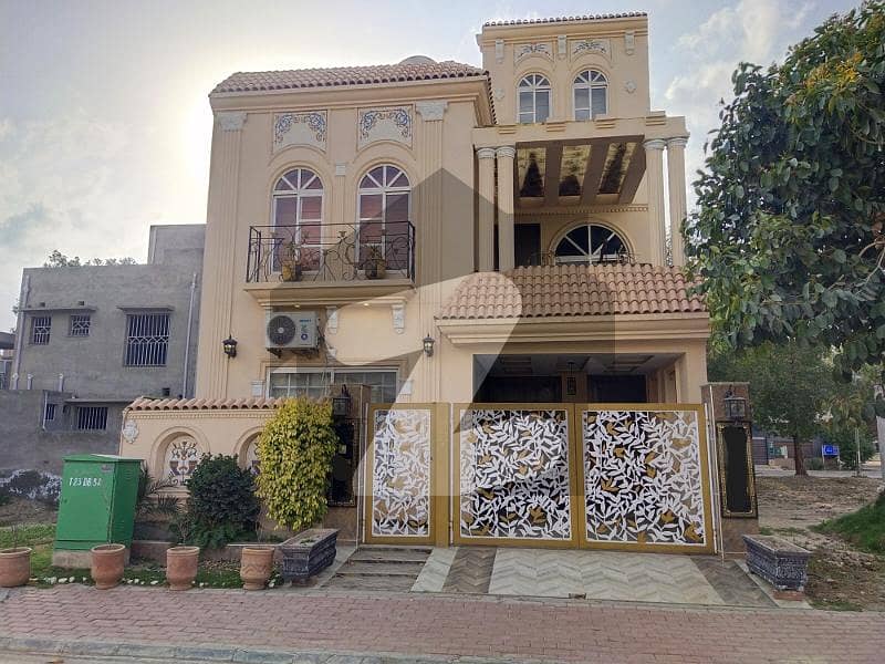 بحریہ ٹاؤن سیکٹر ای بحریہ ٹاؤن,لاہور میں 3 کمروں کا 5 مرلہ مکان 2.45 کروڑ میں برائے فروخت۔