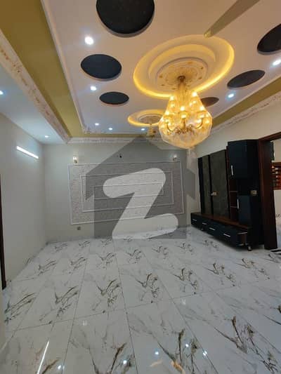 ایل ڈی اے ایوینیو ۔ بلاک جے ایل ڈی اے ایوینیو,لاہور میں 6 کمروں کا 10 مرلہ مکان 3.4 کروڑ میں برائے فروخت۔