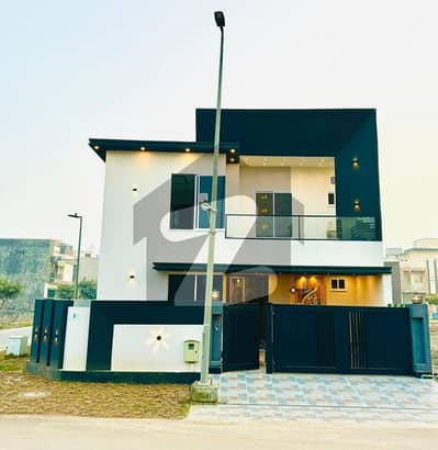 10 Marla Brand New Luxury Corner House For Sale In Royal Orchard