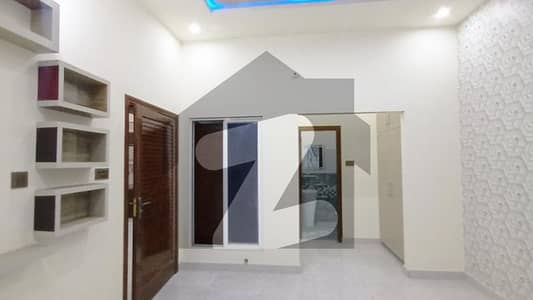لوئر کینال روڈ فیصل آباد میں 3 کمروں کا 3 مرلہ مکان 99.0 لاکھ میں برائے فروخت۔