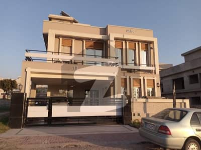 10 Marla House For Sale Sector B, Bahria Enclave