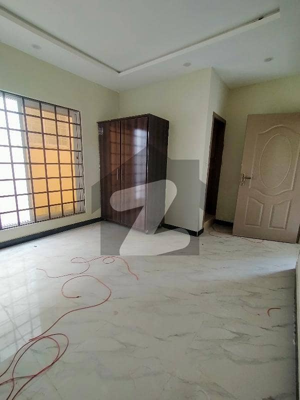 1 Bed Beautiful Huge Apartment In D4 Arcade Gulberg Residencia