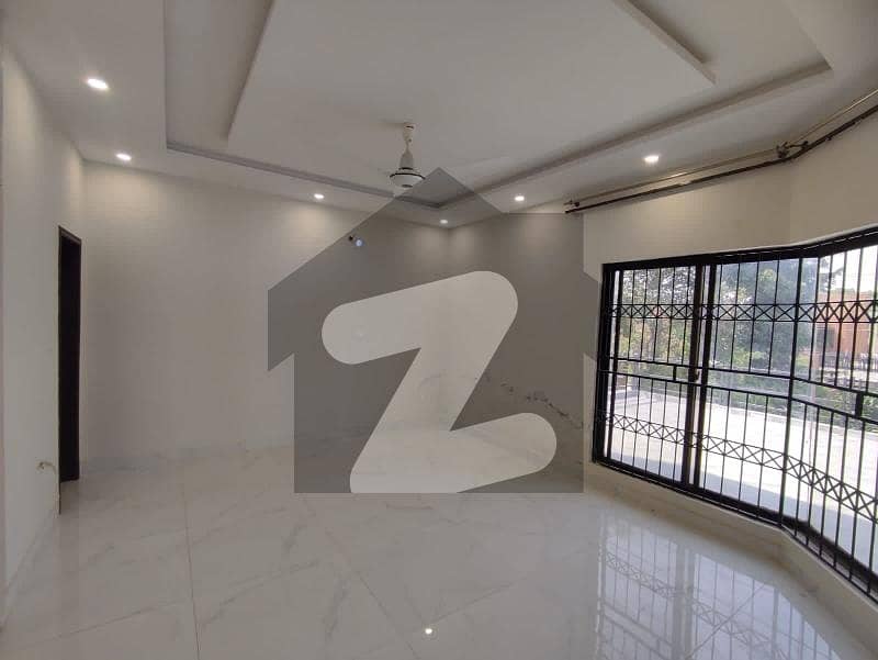 DHA Phase 4 One Kanal Proper Double Unit Beautiful Bungalow Available For Rent