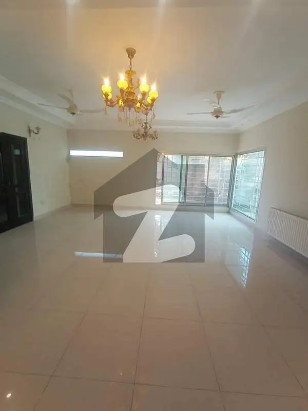 BAHRIA TOWN RAWALPINDI PHASE 3 Executive Lodges 1.5 Kanal Full Villa Available For Rent Very Good Lush Neat And Clean Condition Very Good Most Prime Location Gas Available