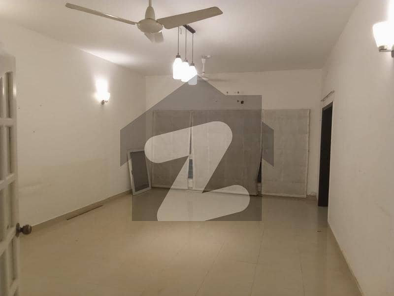 کلفٹن ۔ بلاک 5 کلفٹن,کراچی میں 3 کمروں کا 8 مرلہ فلیٹ 1.6 لاکھ میں کرایہ پر دستیاب ہے۔