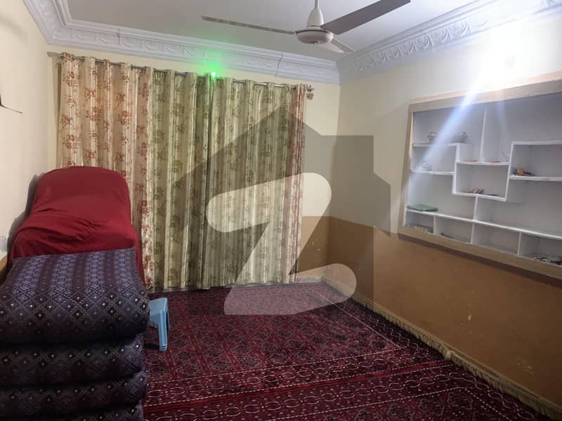 حیات آباد فیز 1 - ڈی2 حیات آباد فیز 1,حیات آباد,پشاور میں 5 کمروں کا 5 مرلہ مکان 2.1 کروڑ میں برائے فروخت۔