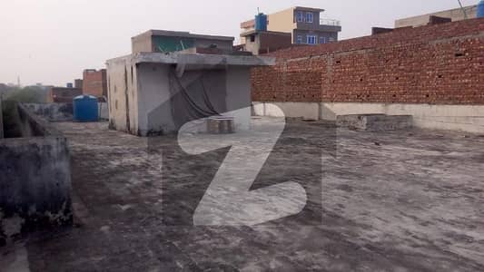 سلطان ٹاؤن لاہور میں 8 کمروں کا 1 کنال عمارت 1.8 لاکھ میں کرایہ پر دستیاب ہے۔