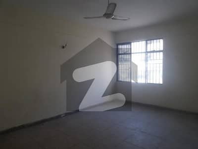 A Spacious 1200 Square Feet Flat In Gulraiz Housing Society Phase 3