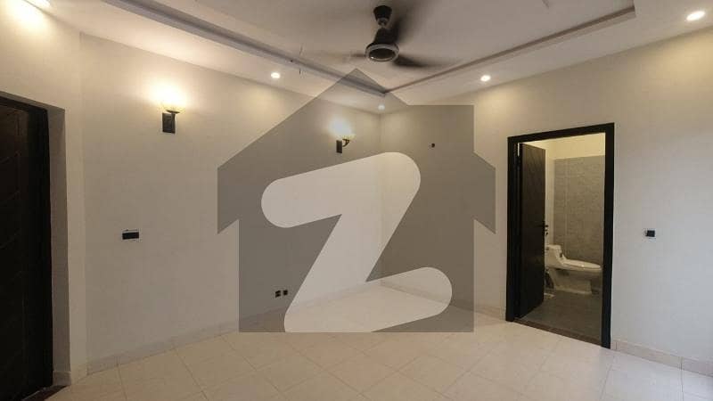 سادات ٹاؤن لاہور میں 3 کمروں کا 5 مرلہ مکان 65.0 ہزار میں کرایہ پر دستیاب ہے۔