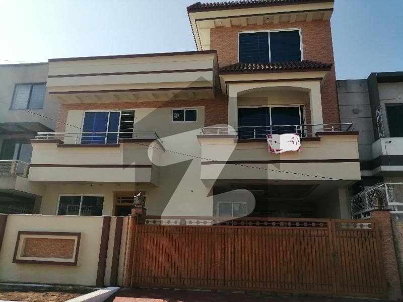 10 Marla Triple Storie House For Rent In G13