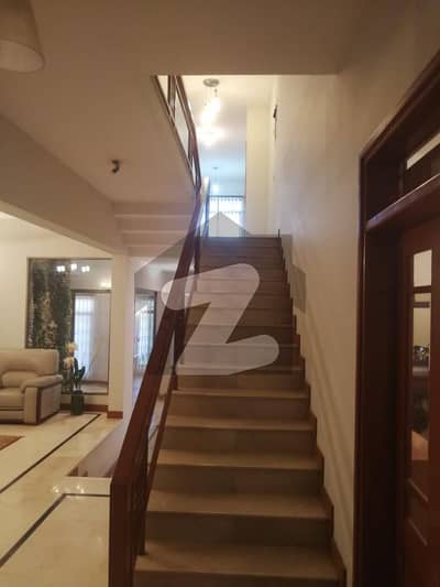 1000 Yards Bunglow Fully Renovated For Sale At Most Prime And Alluring Location In B/w Khayaban-e- Shaheen & KHayaban-e-Badban In Dha Defence Phase 5,karachi.