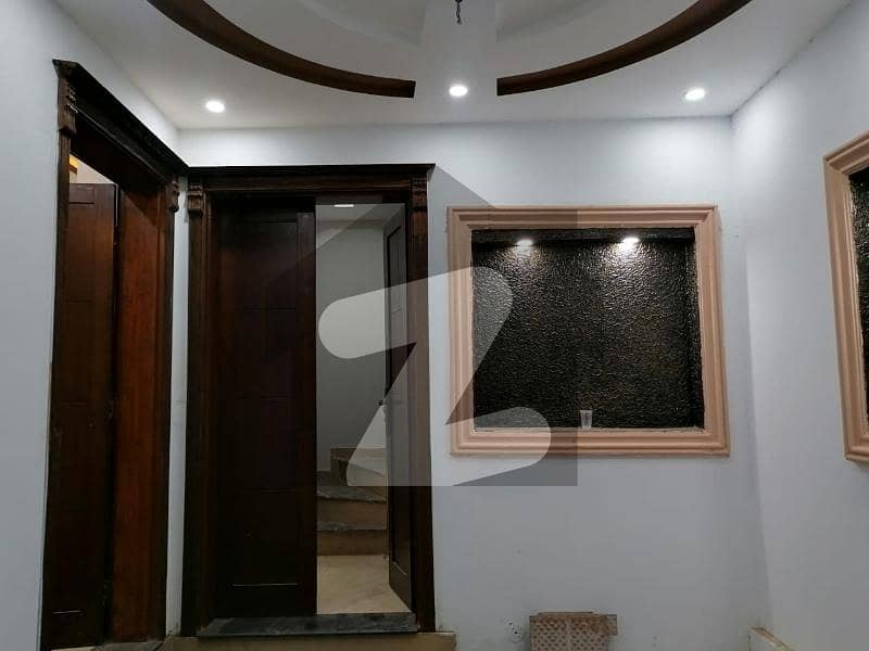 مقدس پارک لاہور میں 5 کمروں کا 10 مرلہ مکان 2.9 کروڑ میں برائے فروخت۔