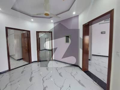 ڈیوائن گارڈنز لاہور میں 3 کمروں کا 10 مرلہ مکان 3.9 کروڑ میں برائے فروخت۔