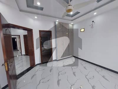 ڈیوائن گارڈنز لاہور میں 3 کمروں کا 10 مرلہ مکان 3.6 کروڑ میں برائے فروخت۔
