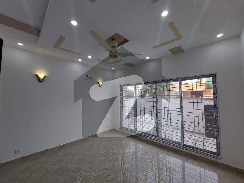 10 Marla Spacious House Is Available In Divine Gardens For Rent