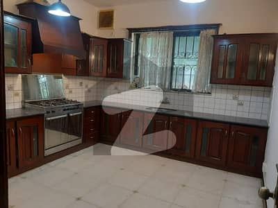 F/10 500gaz main dubel road 5bed full house available for rent real piks