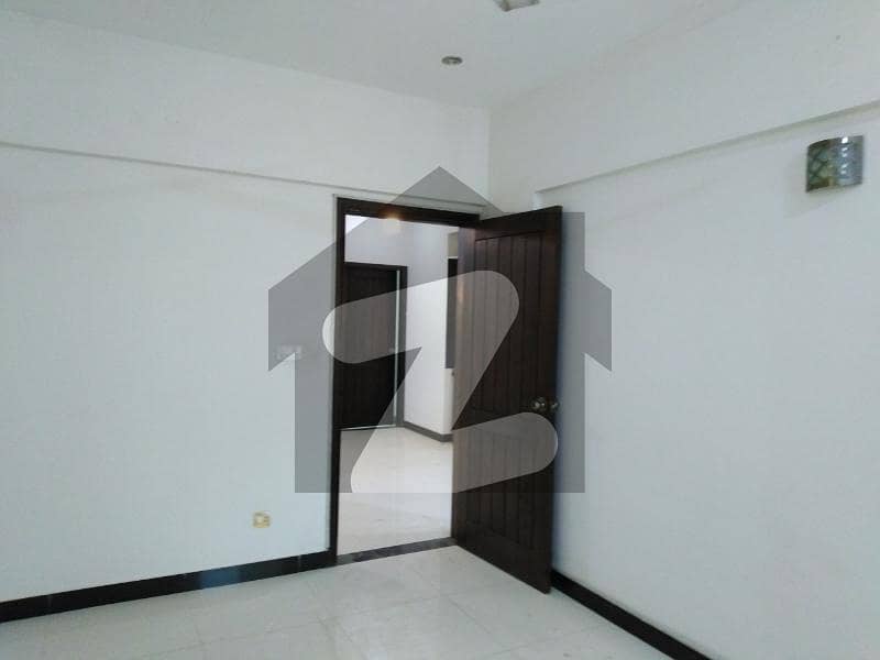 Prime Location Badar Commercial Area Flat Sized 950 Square Feet Is Available