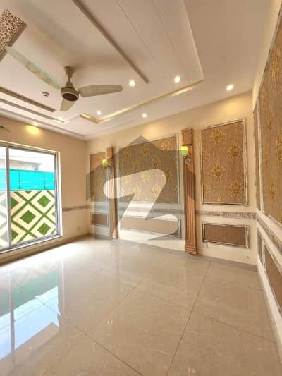 لیک سٹی رائیونڈ روڈ,لاہور میں 5 کمروں کا 10 مرلہ مکان 4.4 کروڑ میں برائے فروخت۔