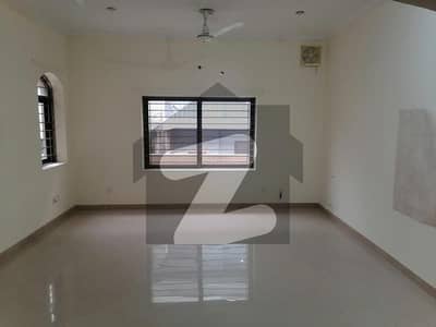 F-11 UPPER PORTION 4 BEDS TILED FLOOR SEPARATE GATE PARK 1 CAR