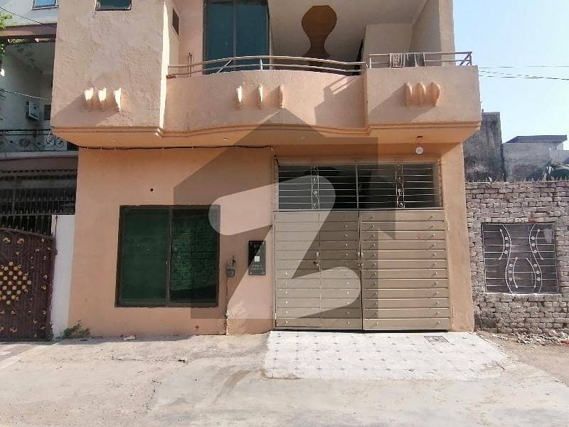 Centrally Located House In Johar Town Phase 2 Is Available For sale 5MARLA house for sale near emporium mall and Expo center owner build