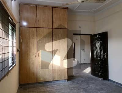 زمان کالونی لاہور میں 2 کمروں کا 14 مرلہ زیریں پورشن 70.0 ہزار میں کرایہ پر دستیاب ہے۔