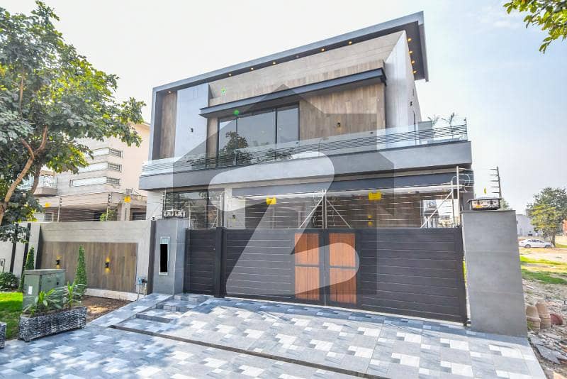 11 Marla Modern Designer House For Sale At Hot Location 150ft Road Approach