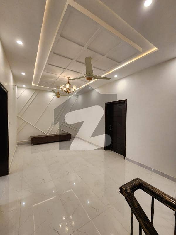 اتحاد ٹاؤن رائیونڈ روڈ,لاہور میں 4 کمروں کا 5 مرلہ مکان 2.75 کروڑ میں برائے فروخت۔