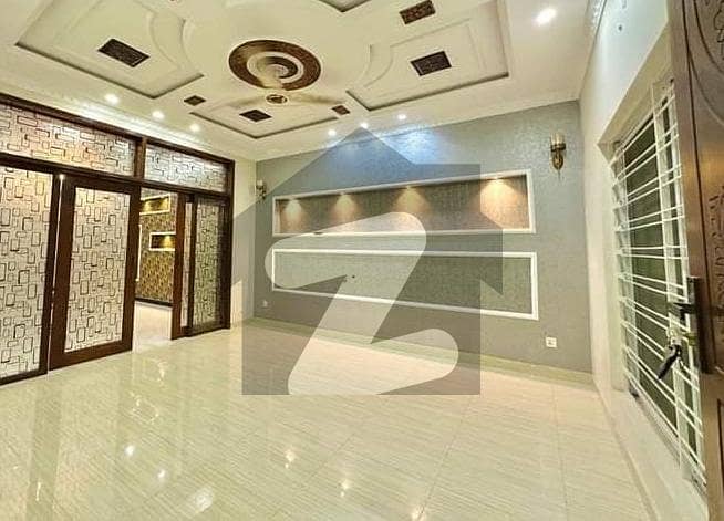 ڈی ایچ اے فیز 7 ڈیفنس (ڈی ایچ اے),لاہور میں 5 کمروں کا 1 کنال مکان 7.45 کروڑ میں برائے فروخت۔