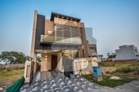 TOP LOCATION OF 5 MARLA ULTRA MODERN FULLY DESIGNER HOUSE AVAILABLE FOR RENT