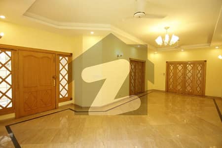 ایف ۔ 8 اسلام آباد میں 5 کمروں کا 1 کنال مکان 28.5 کروڑ میں برائے فروخت۔